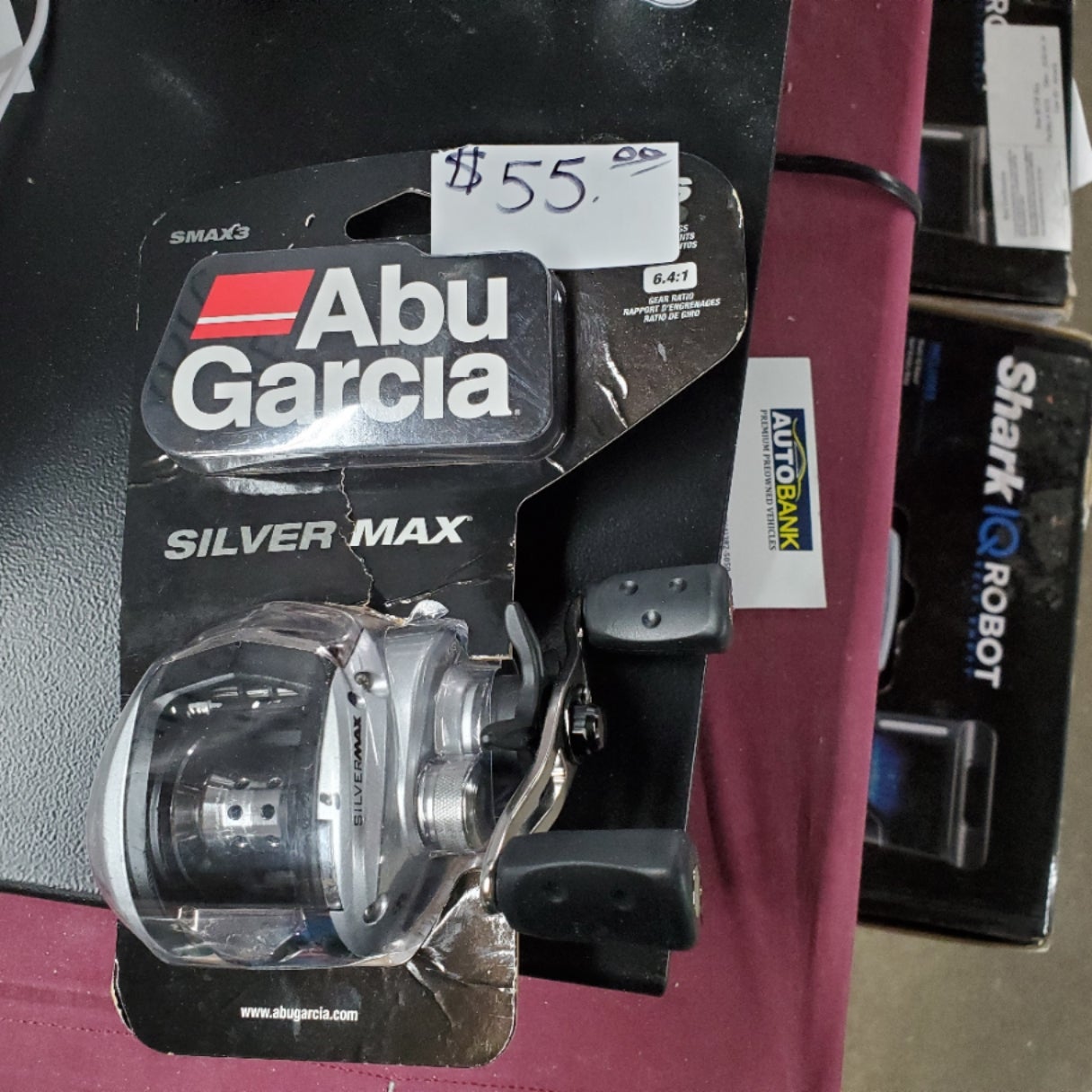Abu Garcia SMAX3-C Silver Max Low Profile Baitcast Fishing Reel Right  Retrieve Size: Right Hand, Clam Pack